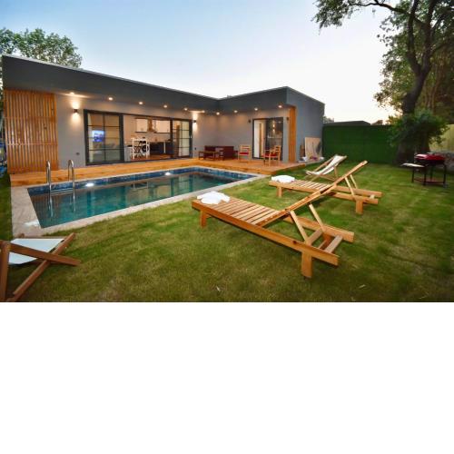 Lavinya - Kayköyde 2 Yatak Odalı Tatil Villası