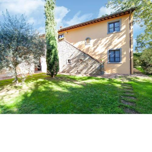 Lavish Farmhouse in Cortona with Swimming Pool