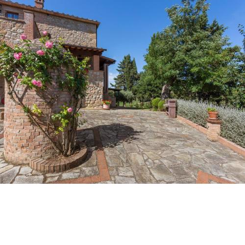 Lavish Holiday Home in Volterra with Pool