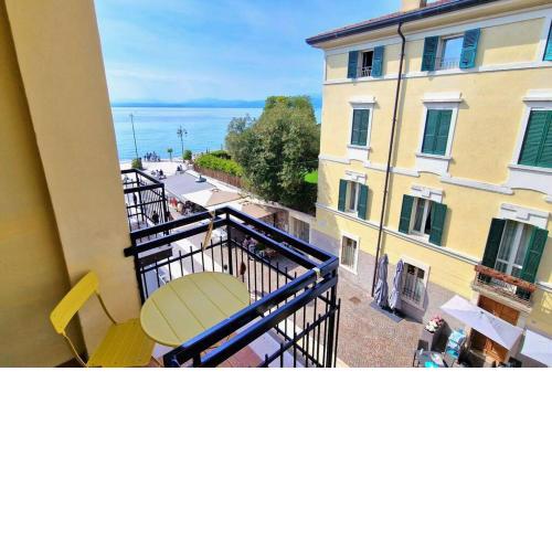 Lazise center - view lake