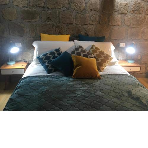 Le Carezze home