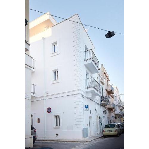 Le Lamie by Polignando
