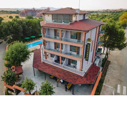 Lecardo Hotel