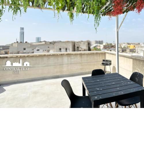 Lecce Central Flat - Attico con Patio e Parcheggio privato