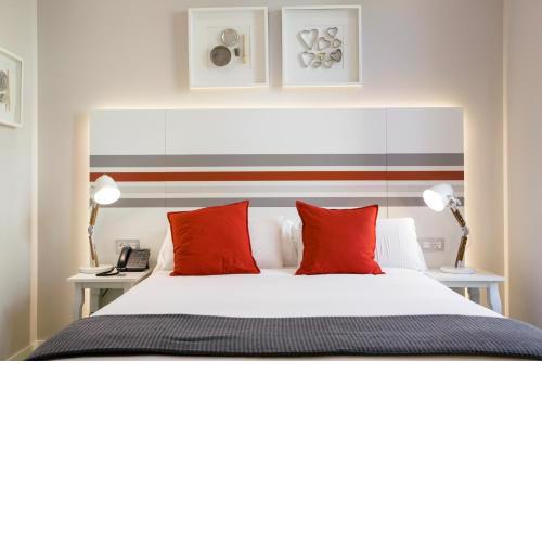 Legazpi Doce Rooms & Suites