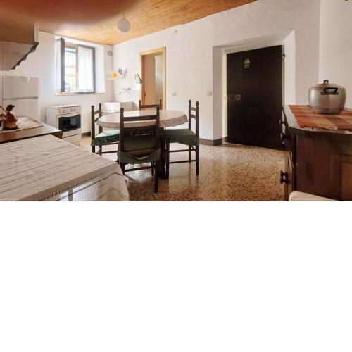 LEGNONCINO - Traditional apartment in an antique building near Como lake