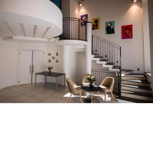 Lei Rooms