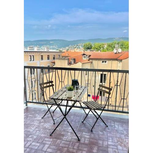 Leia Home w/private parking in old town