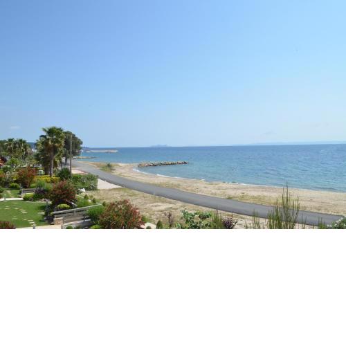 Lemon Beach Front Apartment, Nikiti