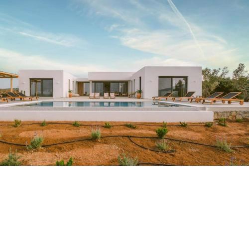 Lemon Hill Villa / Landmark Hosting