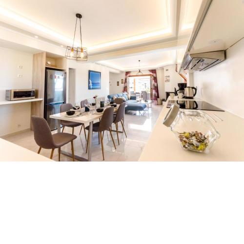 Leo - Unique Glyfada Apartment