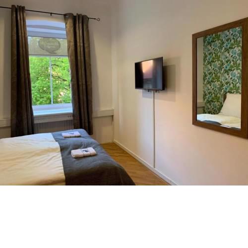 Leon Rooms