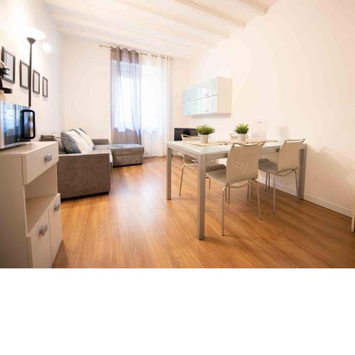 Leoncino Apartment