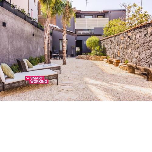 Leone Apartment with Garden by Wonderful Italy