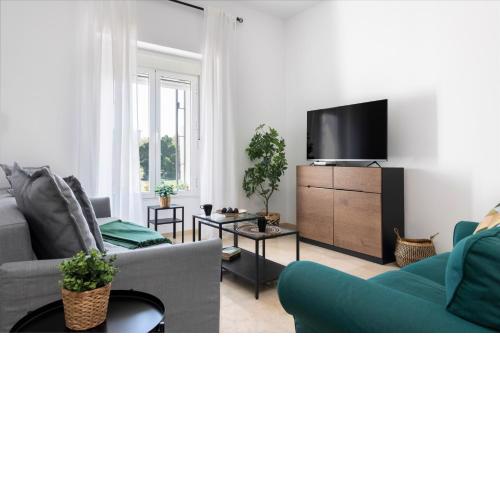 Leones Home, parking y vistas al río, by OUTIN