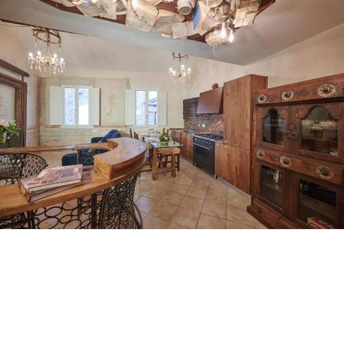 Leoni Suite