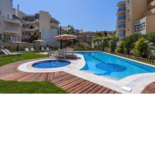 Leonidas Hotel & Apartments