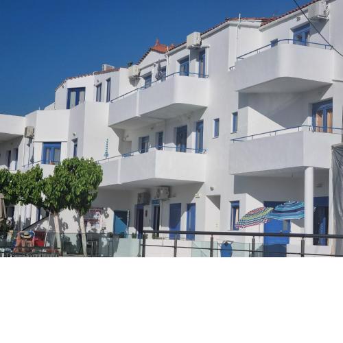 Leonidas Studios & Apartments