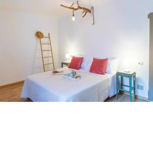 Leontine Home in Mondaino by Yohome