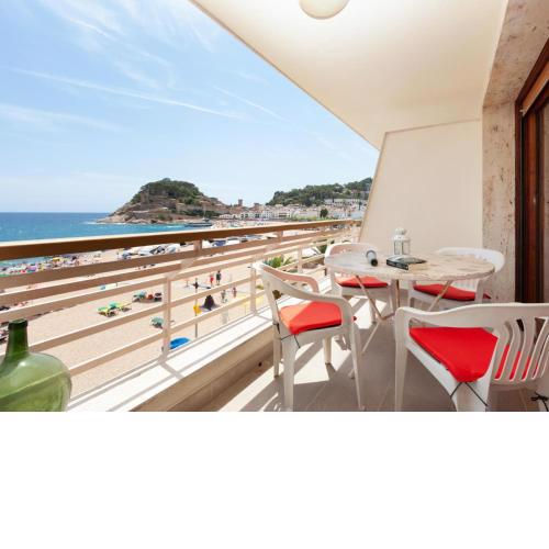 LETS HOLIDAYS Apartment sea views on the beach 3