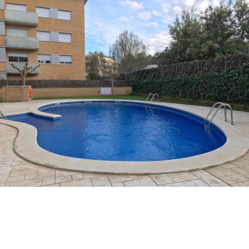 Lets Holidays Cozy Pool Apartment
