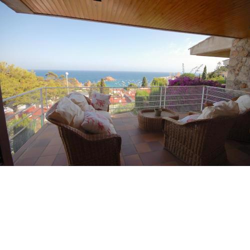 Lets Holidays Sailor House with Sea Views