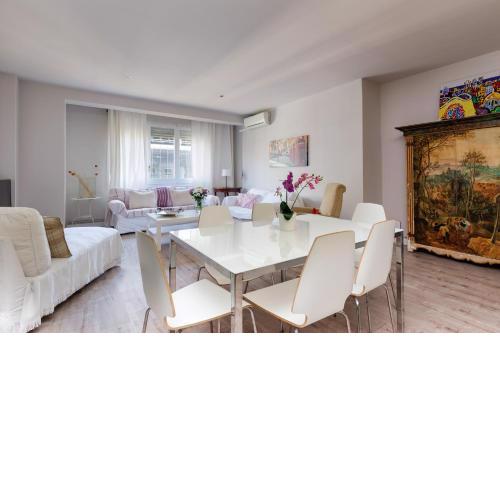 LetsGo Diagonal Avenue Apartment