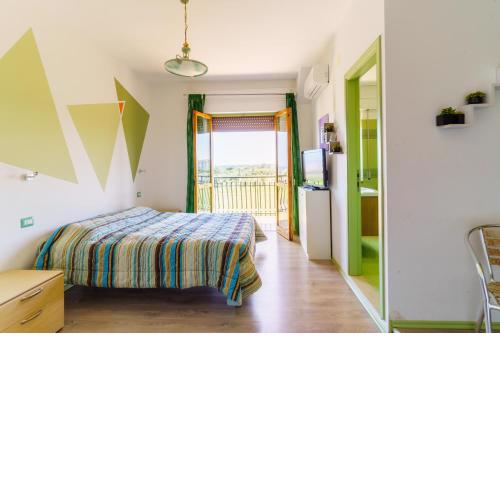 Levante Beach Apartments & Rooms