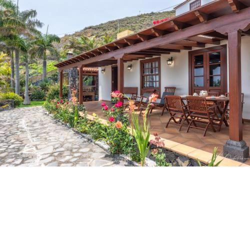 Lightbooking Los Morales Villa de Mazo con piscina