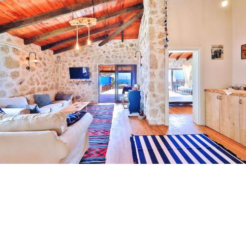 Likya House - Deniz ve Doğa Manzaralı, Havuzlu