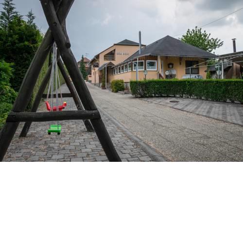 Lila Akác Panzió Esztergom
