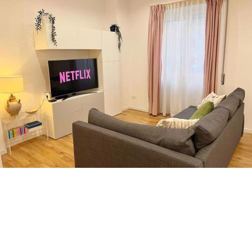 [Lilidu's] Naples most exclusive area!