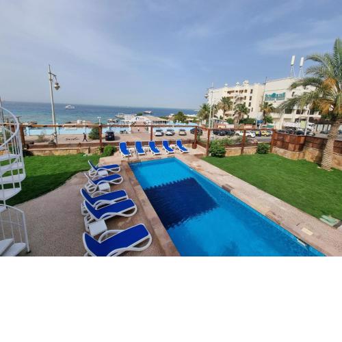 Lilly Lounge and Pool Accomodation
