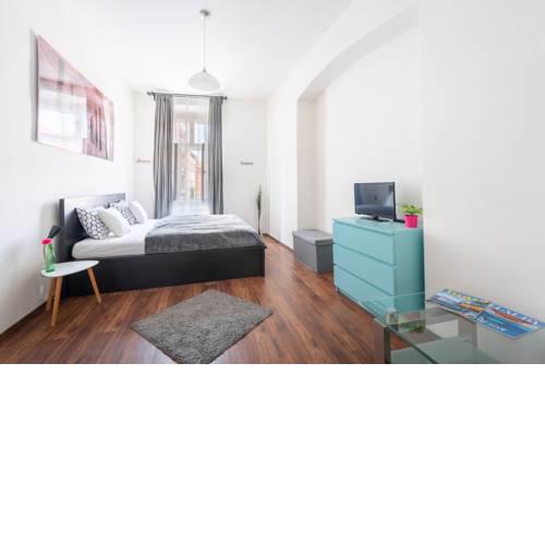 Lily's Prague Apartment - 5 Minutes to Charles Bridge