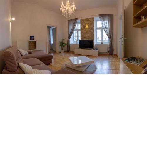 Lion Apartment 2, Big Size, High Ceilings, Garden