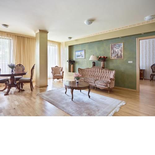 lira Apartments