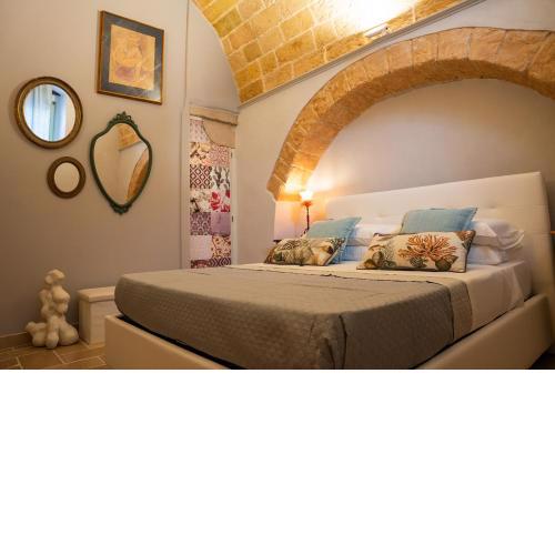 LITHOS guest room