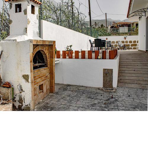 Live Adeje Taucho casa en las montañas al lado de senderos para caminar y un viñedo
