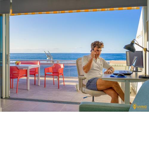 Living Las Canteras - BEACHFRONT and HUGE TERRACE