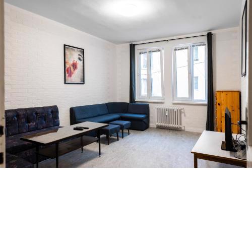 Living next to Eagles Bridge: Central 1-BD flat