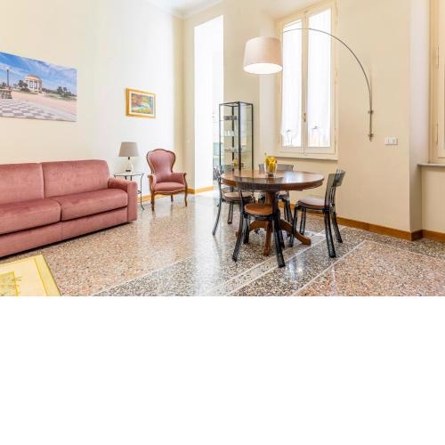 Livorno Central Flat-2 min walk the Cathedral!