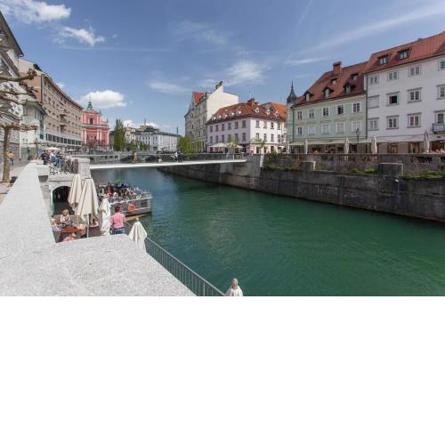 Ljubljana Riverbank Apartment in City Centre!