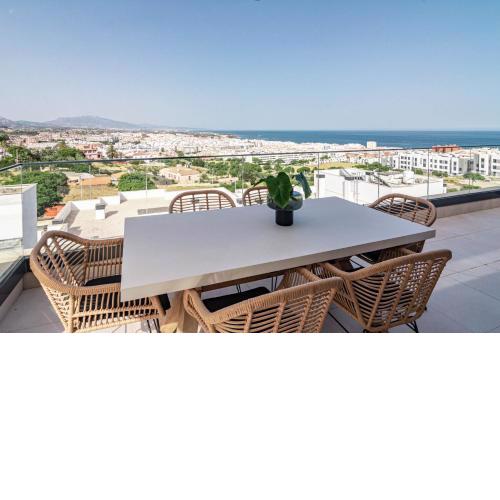 LME9F1- Penthouse, amazing views, families only
