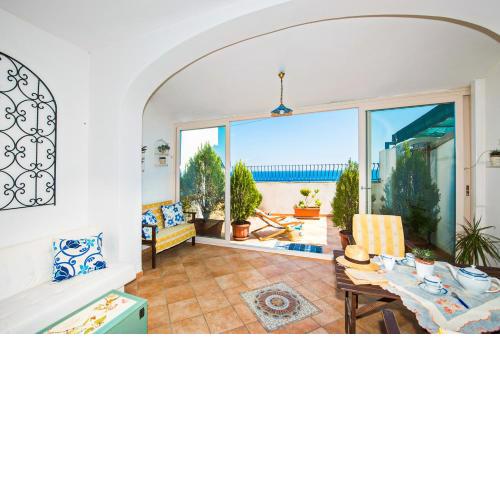 Loft at 200mt from the beach-park inside-sea view
