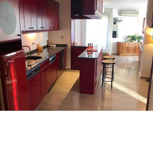 Loft espacioso con terraza y parking en el centro.