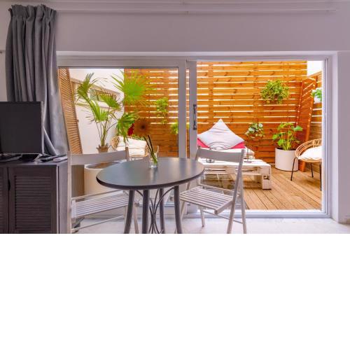 Loft Style Central Studio Large Terrace 100Mbps