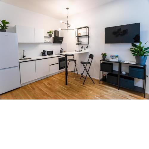 Loni's Place Apartments