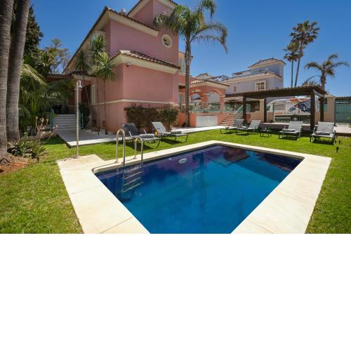 Lorea Playa, Luxury 6 Bedroom Villa with Seaview