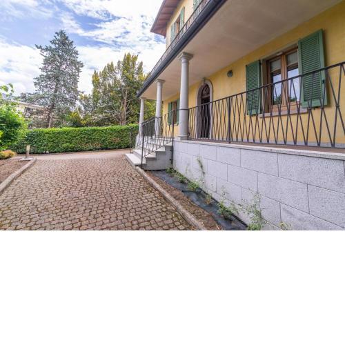 L'Ortensia della Villa Isabella, Camera con vista lago, balcone sul parco e bagno esclusivo all'esterno della camera