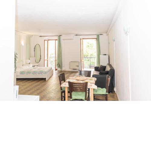Lory's Suite